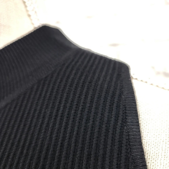 House of Harlow 1960 Black Ribbed Thick Mock Neck Size Large NEW - Picture 6 of 10